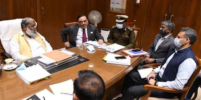 नशे का खात्मा करने के लिए अनिल विज ने ली अधिकारियों की मीटिंग, कही ये बात