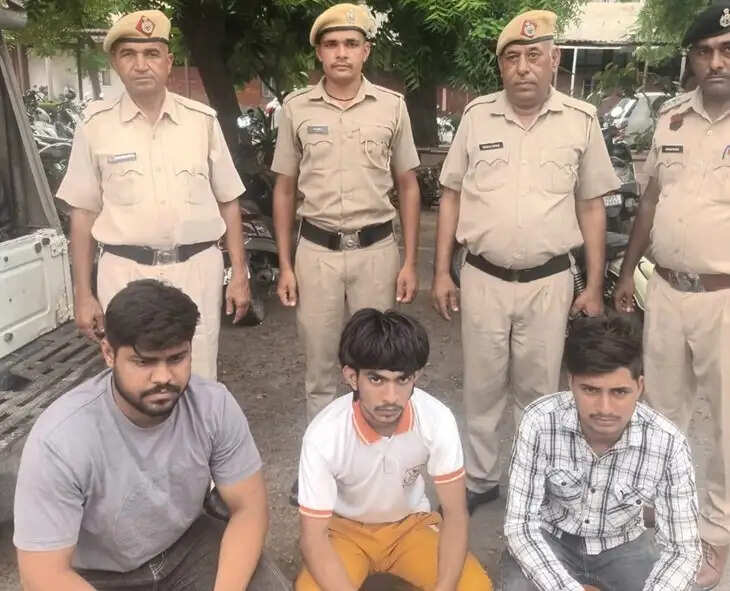 लव मैरिज के बाद पत्नी के शौक पुरे न कर पाने पर ,पति बना लुटेरा