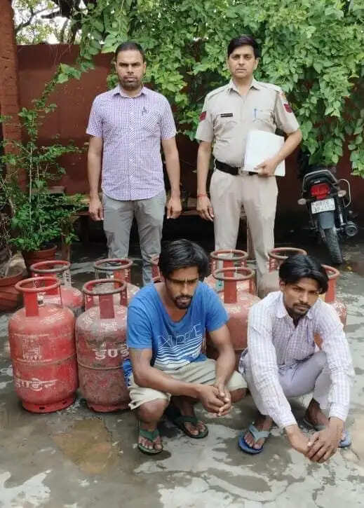 PANIPAT:- घरों से गैस सिलेंडर चोरी करने वाले 2 आरोपी गिरफ्तार, 9 गैंस सिलेंडर बरामद
