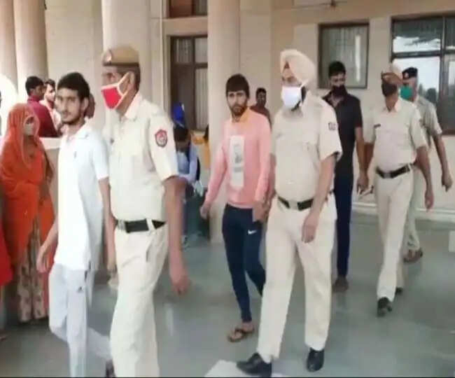 बहुचर्चित गैंगरेप मामले में आरोपियों को कोर्ट ने 20-20 साल की सुनाई सजा