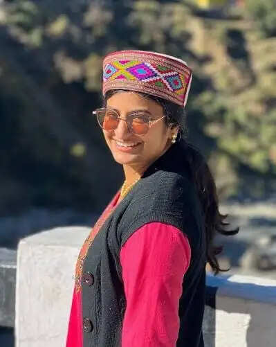 12वीं की टॉपर ने 22 साल की उम्र में रचा इतिहास, बिना कोचिंग ऐसे IAS बनी रितिका जिंदल