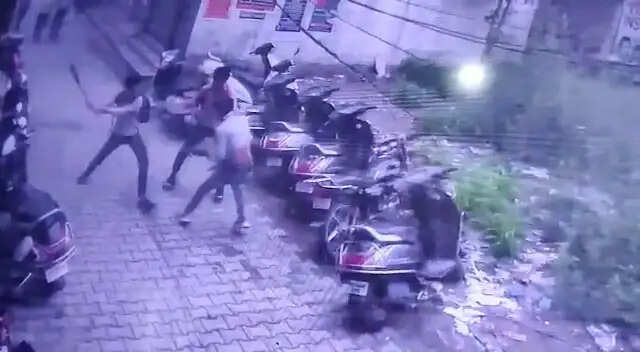PANIPAT में 10वीं के दो स्टूडेंट ने गंडासी से किया हमला, बोले- मारपीट का लिया बदला