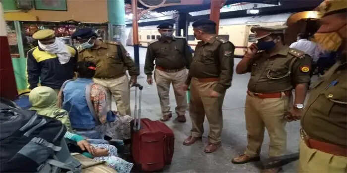 कई रेलवे स्टेशनों को मिला बम से उड़ाने का धमकी भरा खत, खत में लिखी ये बातें