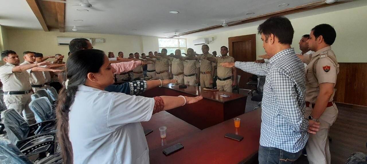 पानीपत के पुलिस कर्मचारियों ने&nbsp;जीवन में&nbsp;कभी&nbsp;नशा ना करने&nbsp;की ली शपथ