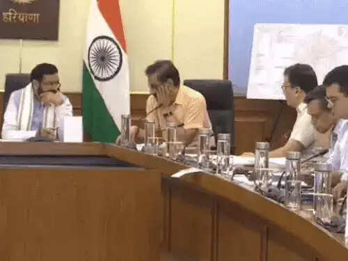 मुख्यमंत्री की अध्यक्षता में हुई विकसित भारत के विजन से जुड़ी उच्चस्तरीय बैठक, विकास योजना पर दिए अहम निर्देश..