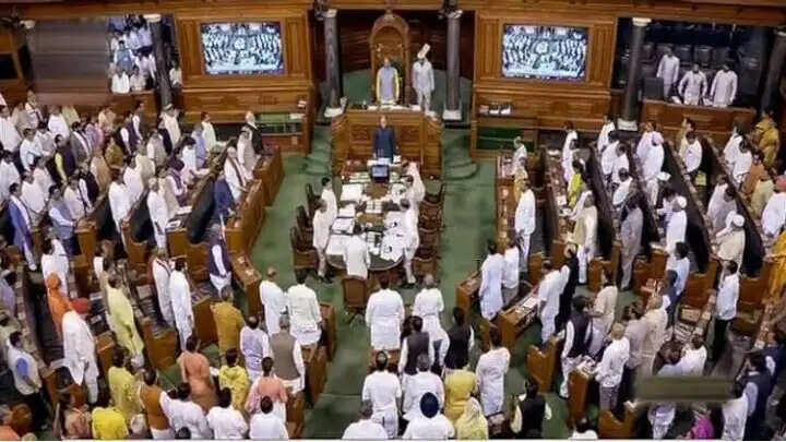 मणिपुर मामले पर संसद में हंगामा, लोकसभा 2 बजे तक स्थगित