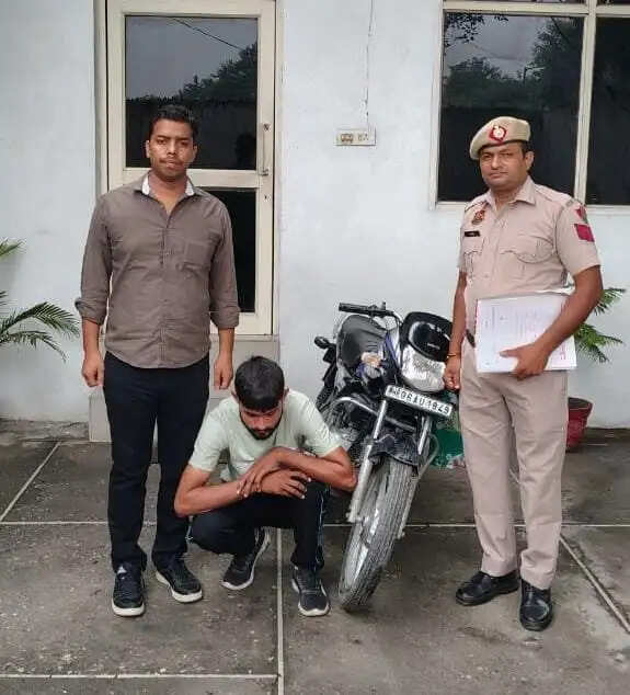 PANIPAT:- शॉर्टकट तरीके से कमाना चाहते थे पैसे, चूरा ली बाइक, पुलिस ने धर दबोचा