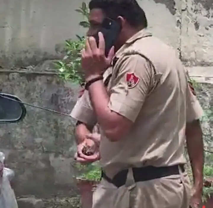 SIR के प्रेशर में लापता हुआ टीचर.. नोट में लिखा:- SDM ने दी चार्जशीट की धमकी..