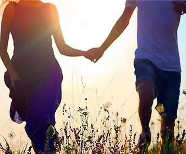 6 साल के बेटे को लेकर प्रेमी के साथ महिला हुई फरार