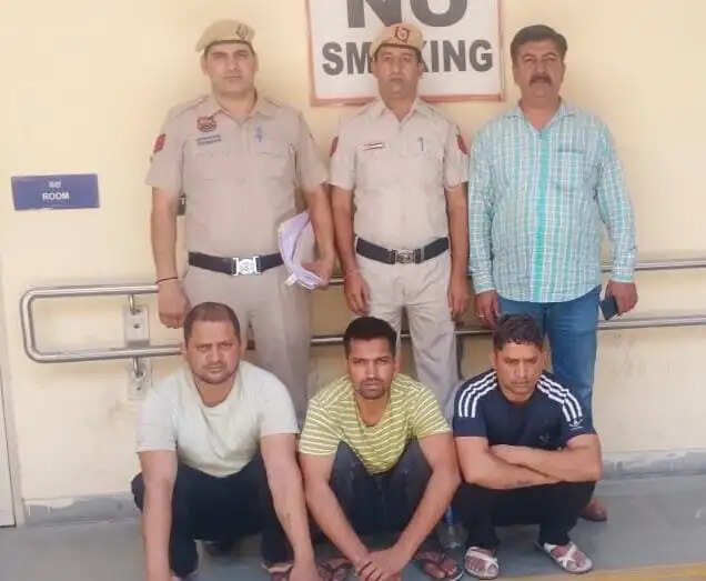 एटीएम बूथ से बैटरी चोरी करने वाले 3 आरोपियों को प्रोडक्शन वारंट पर लाकर आई पानीपत पुलिस