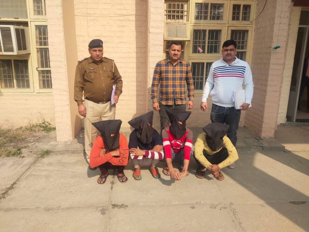 बिजली ट्राँसफार्मर का सामान चोरी के आरोप मे 4 गिरफ्तार व बरामद किया चोरीशुदा बिजली का सामान
