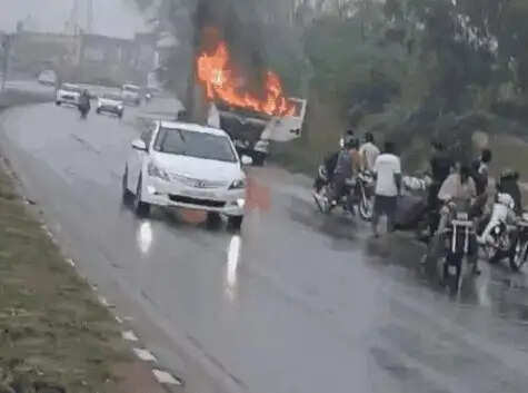 हरियाणा में चलते ऑटल टैकंर में लगी आग