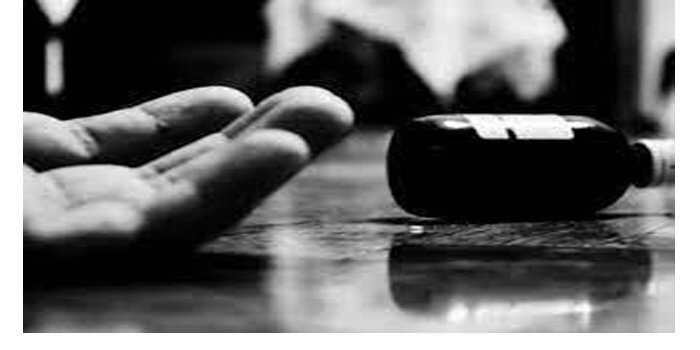 पेपर अच्छा ना होने पर छात्र ने निगला सल्फास, पढ़िये पूरी खबर