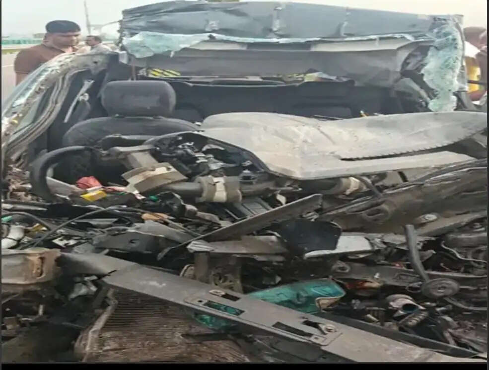 रोहतक 152D एक्सप्रेसवे पर ट्रक से टकराई कार, नारनौल के 3 लोगों की मौके पर मौ#त..!