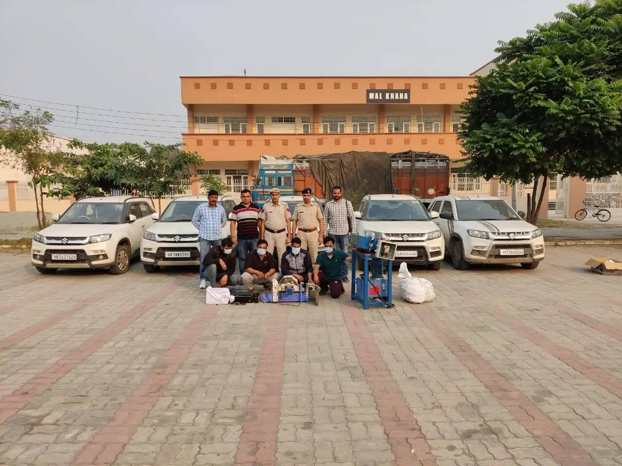 Panipat मे बड़े कार चोर गिरोह का भंडाफोड़, 5 बरैजा कार के अलावा नकली आधार कार्ड बरामद