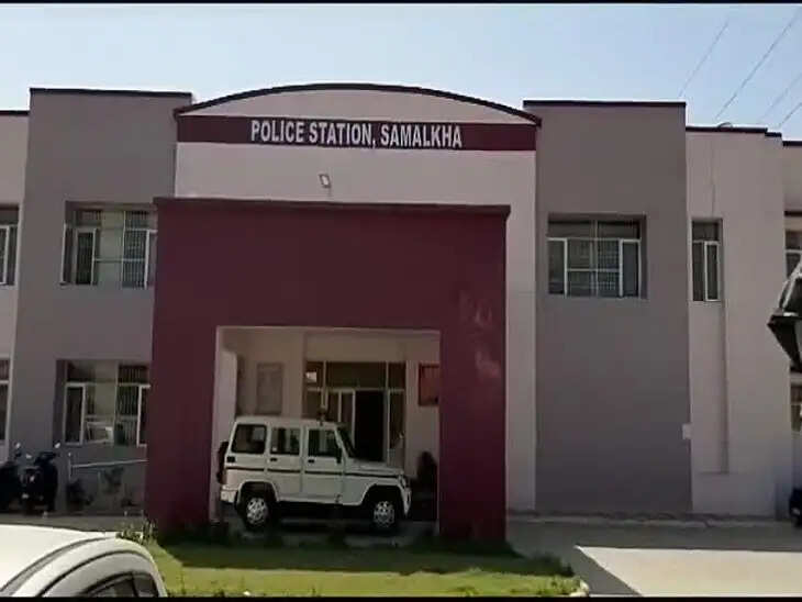 PANIPAT:- लघुशंका के लिए महिला क्रॉस कर रही फोरलेन, सामने से आई तेज रफ्तार bike, उसके बाद...
