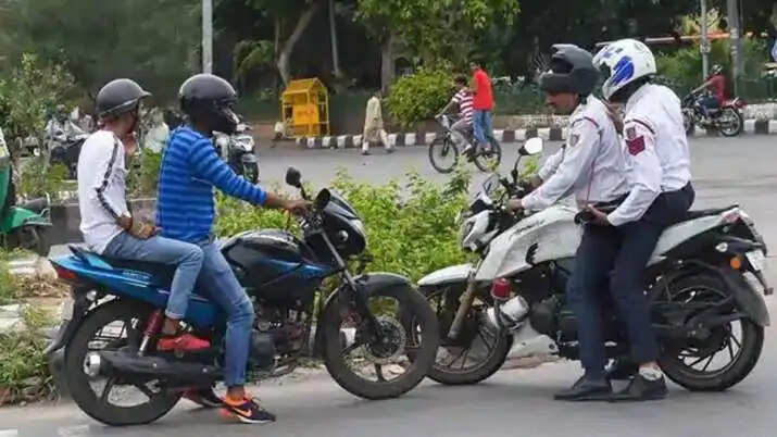 बड़ी राहत- अब 15 साल से ज्यादा पुरानी कार चलाने पर नही होगा चालान लेकिन...