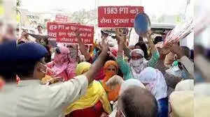 बेरोजगार PTI अध्यापकों ने सरकार के खिलाफ किया प्रदर्शन