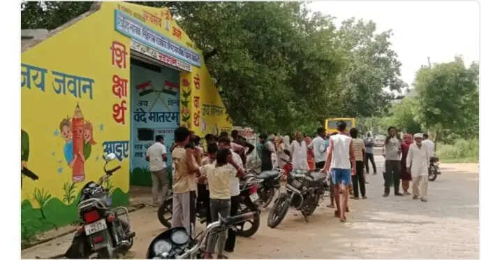 रेवाड़ी में छात्र की मौ#त पर बवाल,  हिस्ट्री लेक्चरर की गिरफ्तारी की मांग!