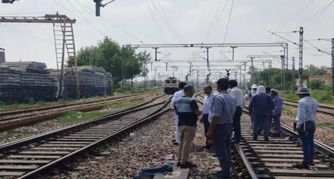 HARYANA में गलत ट्रैक पर 1KM दौड़ी ट्रैन,अधिकारीयों में मचा हड़कंप, जानें कैसे हुई इतनी बड़ी लापरवाही