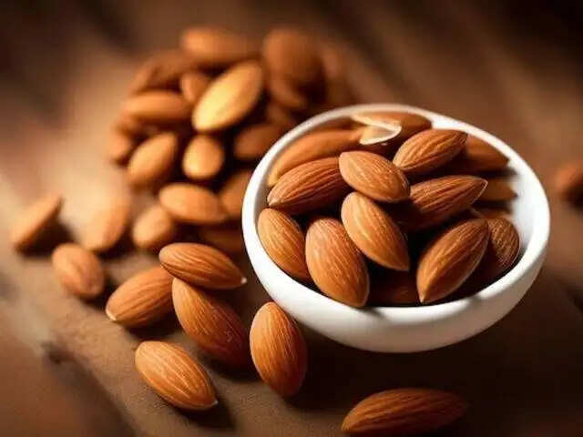 जरुरत से ज्यादा बादाम खाने से हो सकता है ये नुकसान