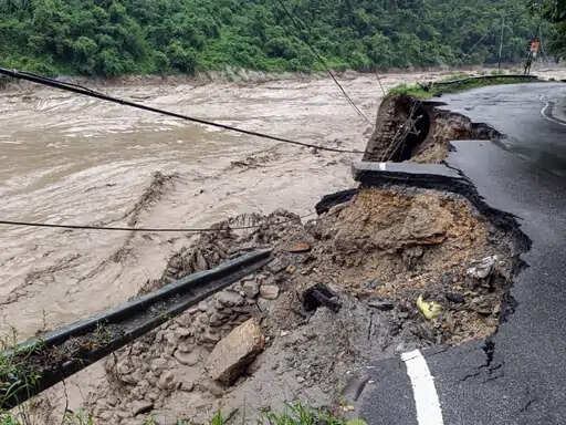 सिक्किम में बादल फटने से अब तक 22 जवान समेत 102 लापता