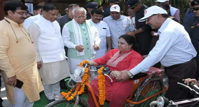 हरियाणा में बुजुर्गों को जल्द मिलेंगी 3000 पेंशन- मुख्यमंत्री मनोहर लाल