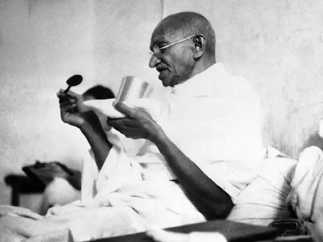 महात्मा गांधी को क्यों कहा जाता है राष्ट्रपिता ? जानें उनसे जुडी कुछ रोचक बातें