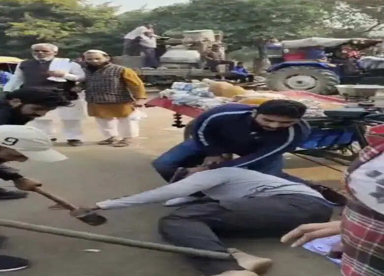 1 साल पुरानी रंजिश का लिया बदला, हथौडे व रॉड से युवक पर किया हमला