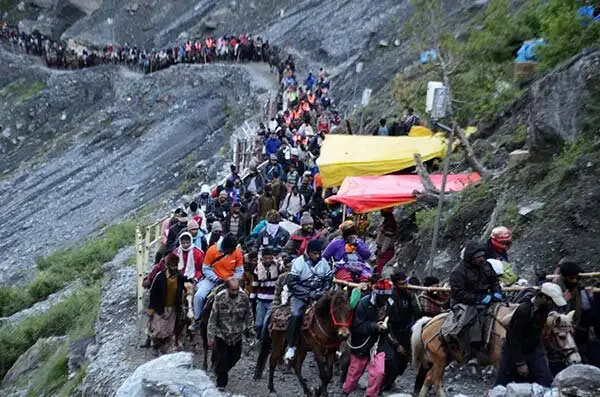 भारी बारिश के कारण अमरनाथ यात्रा एक दिन के लिए स्थागित