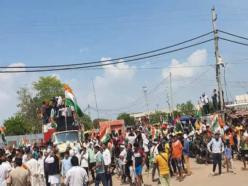शहीद तेजपाल को तिरंगे में देख बिलख पड़े परिजन, 6 साल के बेटे और पिता ने दी श्रद्धांजलि