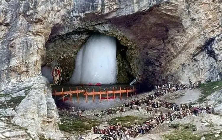 भारी बारिश के कारण अमरनाथ यात्रा अस्थायी रुप से निलंबित