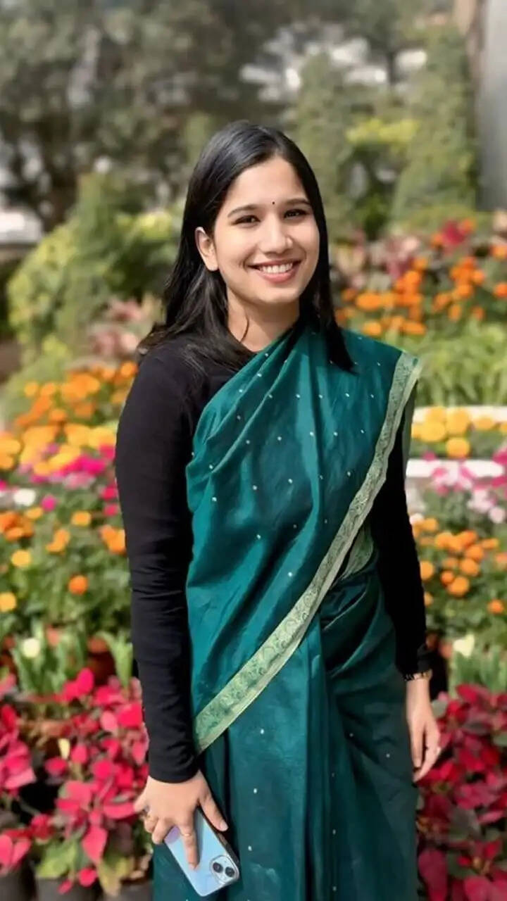 बिना कोचिंग एक साथ तीन परीक्षा क्रेक कर रचा इतिहास, 36वीं रेंक लेकर IAS बनी आयुषी प्रधान
