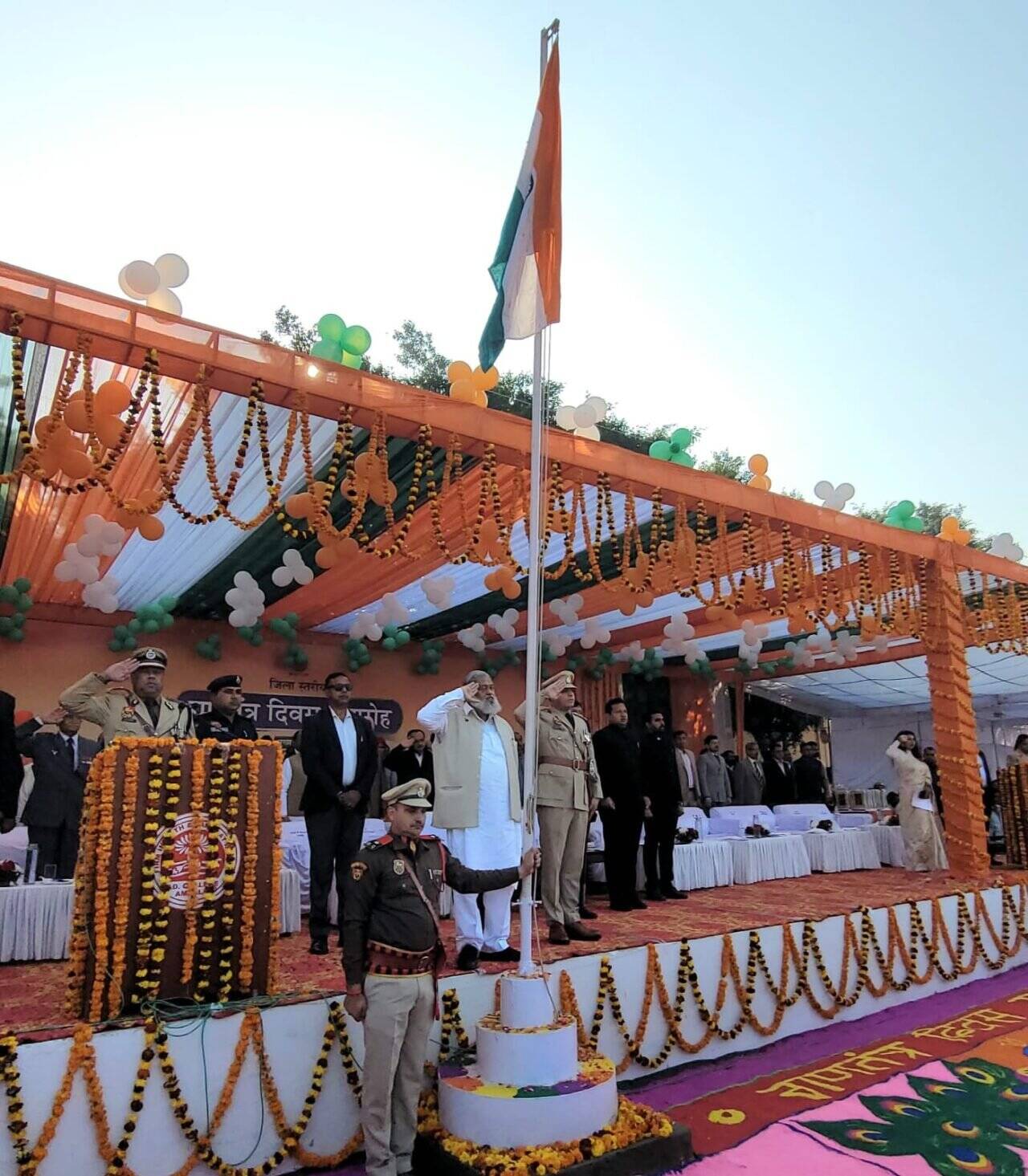 गणतंत्र दिवस पर विज ने फहराया तिरंगा और जमकर किया डांस