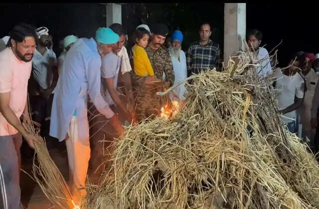 Haryana का जवान आतंकी हमले में शहीद, 4 साल की बेटी ने पिता को दी मुखाग्नि
