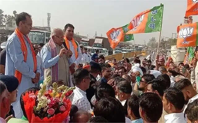 PANIPAT:-  टोल प्लाजा पर पहुंचे केंद्रीय मंत्री मनोहर लाल, कार्यकर्ताओं ने किया जोरदार स्वागत