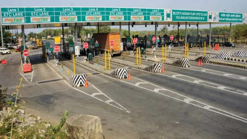 टोल को लेकर बदल गए नियम ! हाईवे पर साल के लगेंगे 3000 रुपए