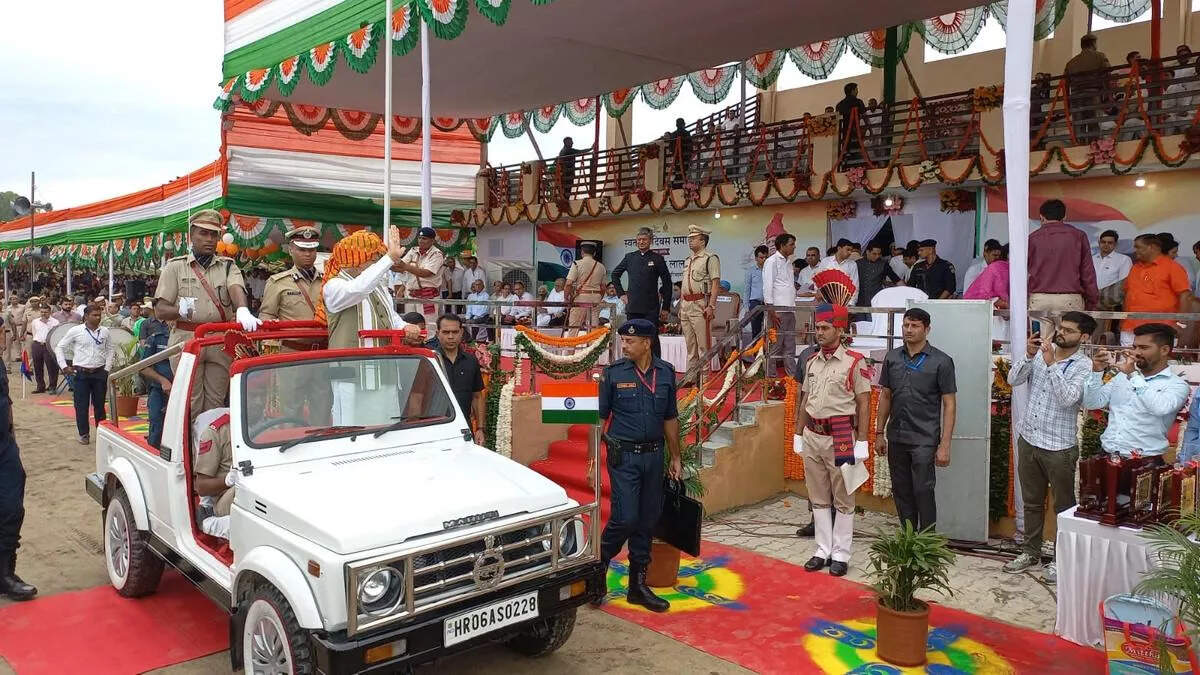 HARYANA के CM मनोहर लाल ने फहराया तिरंगा