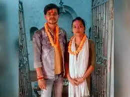 लोन वसूलने घर आता था रिकवरी एजेंट, महिला की बेटी से हुआ प्यार, पुलिस ने करा दी शादी