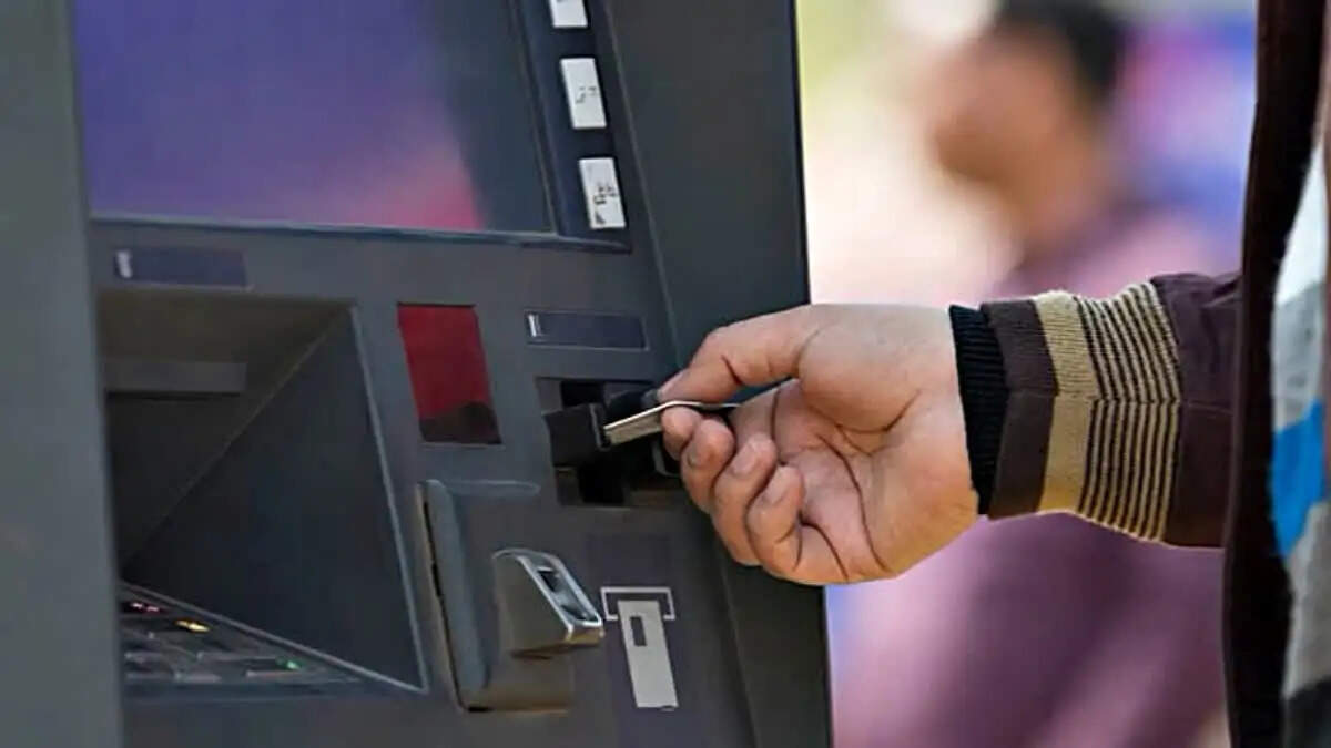 पानीपत में बड़ी लूट, एटीएम कार्ड बदलकर लूटे 85 हजार