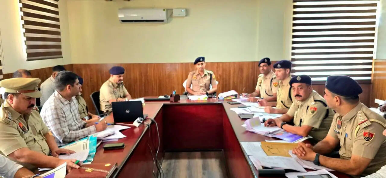 PANIPAT:- अपराध को रोकने के लिए SP लोकेंद्र सिंह ने ली अधिकारीयों की मीटिंग