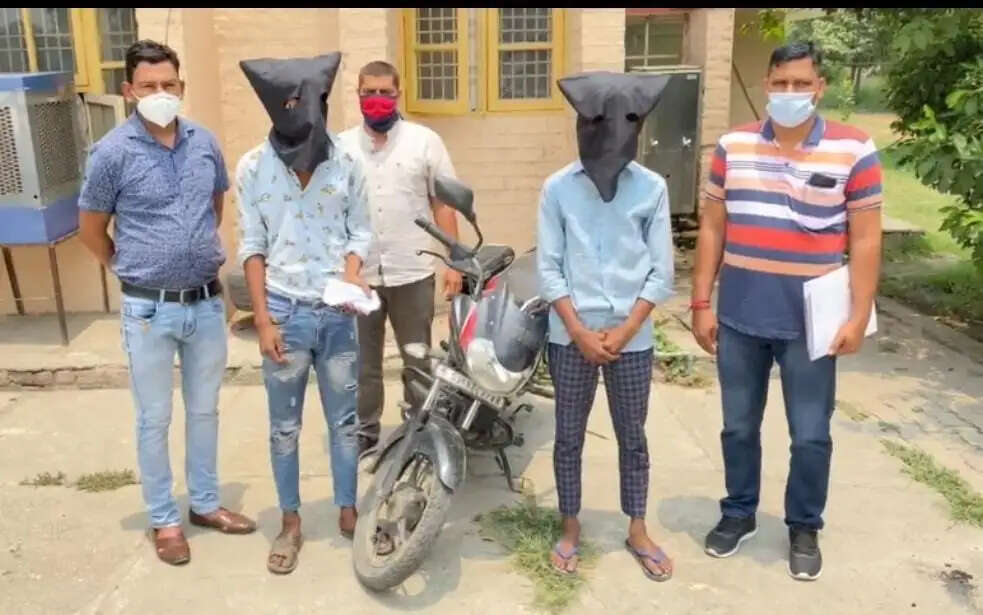 फोन स्नेचिंग करने वाले दो आरोपित काबू, मोबाइल भी बरामद