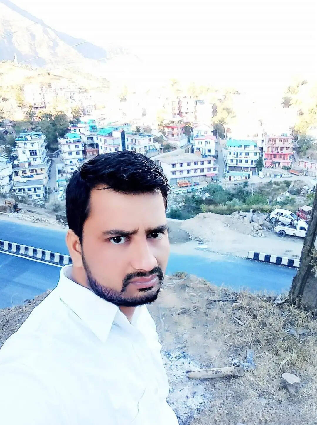 गांव ददलाना में दशहत का माहौल, घर में घुसकर युवक को घोंपा चाकू, मौत, 4 घायल