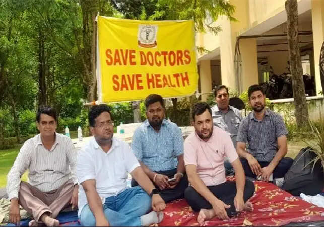डॉक्टरों की हड़ताल हरियाणा में दूसरे दिन भी जारी, आपातकालीन सेवाएं ठप