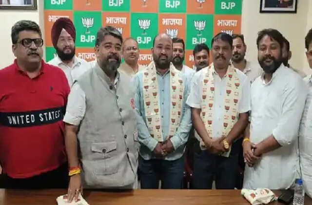 Haryana:- Hooda की रैली के बाद Congress को बड़ा झटका, BJP में शामिल हुए 2 पार्षद