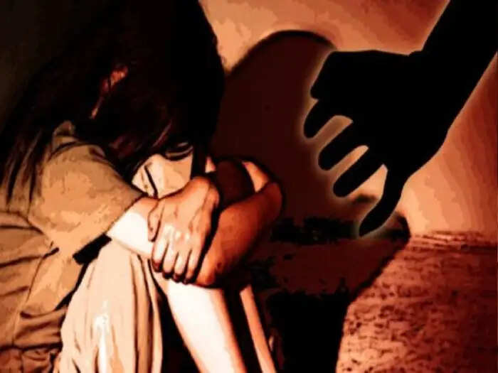 नौकरी दिलाने का झांसा देकर युवती को ले गया होटल, जबरन शराब पिलाकर किया सामुहिक दुष्कर्म, पुलिस को ऐसे मिली सूचना