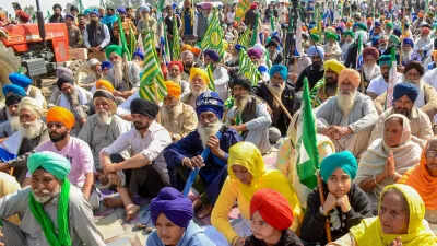 किसानों की आज से अस्थि कलश यात्रा