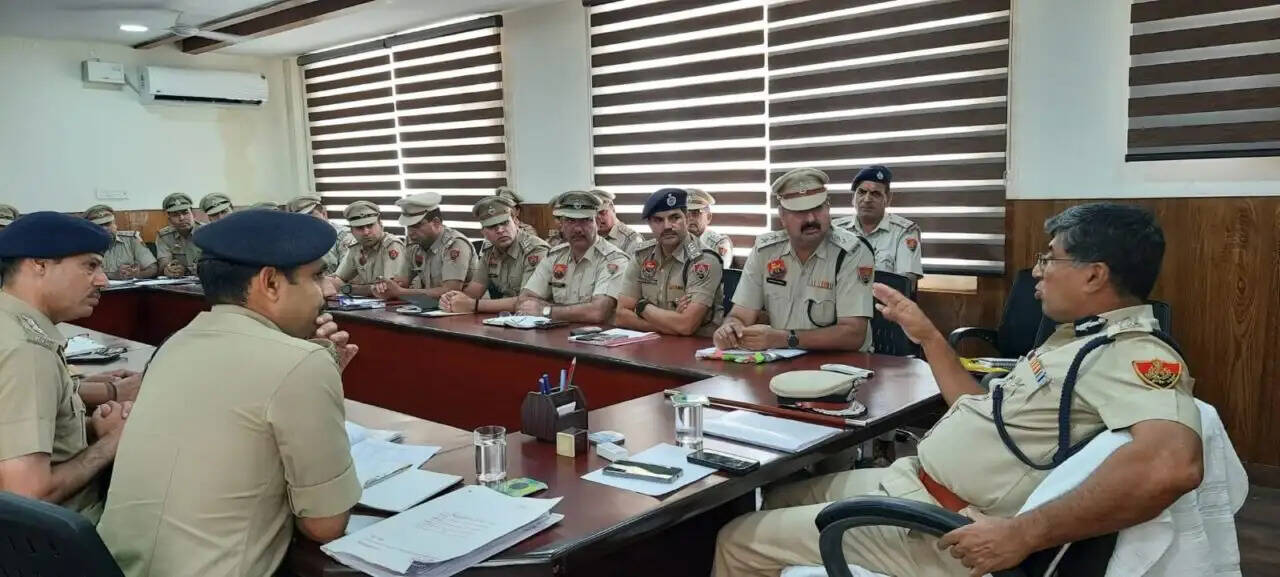 HARYANA:- अपराधियों पर शिकंजा कसने के लिए करनाल IG ने ली बैठक