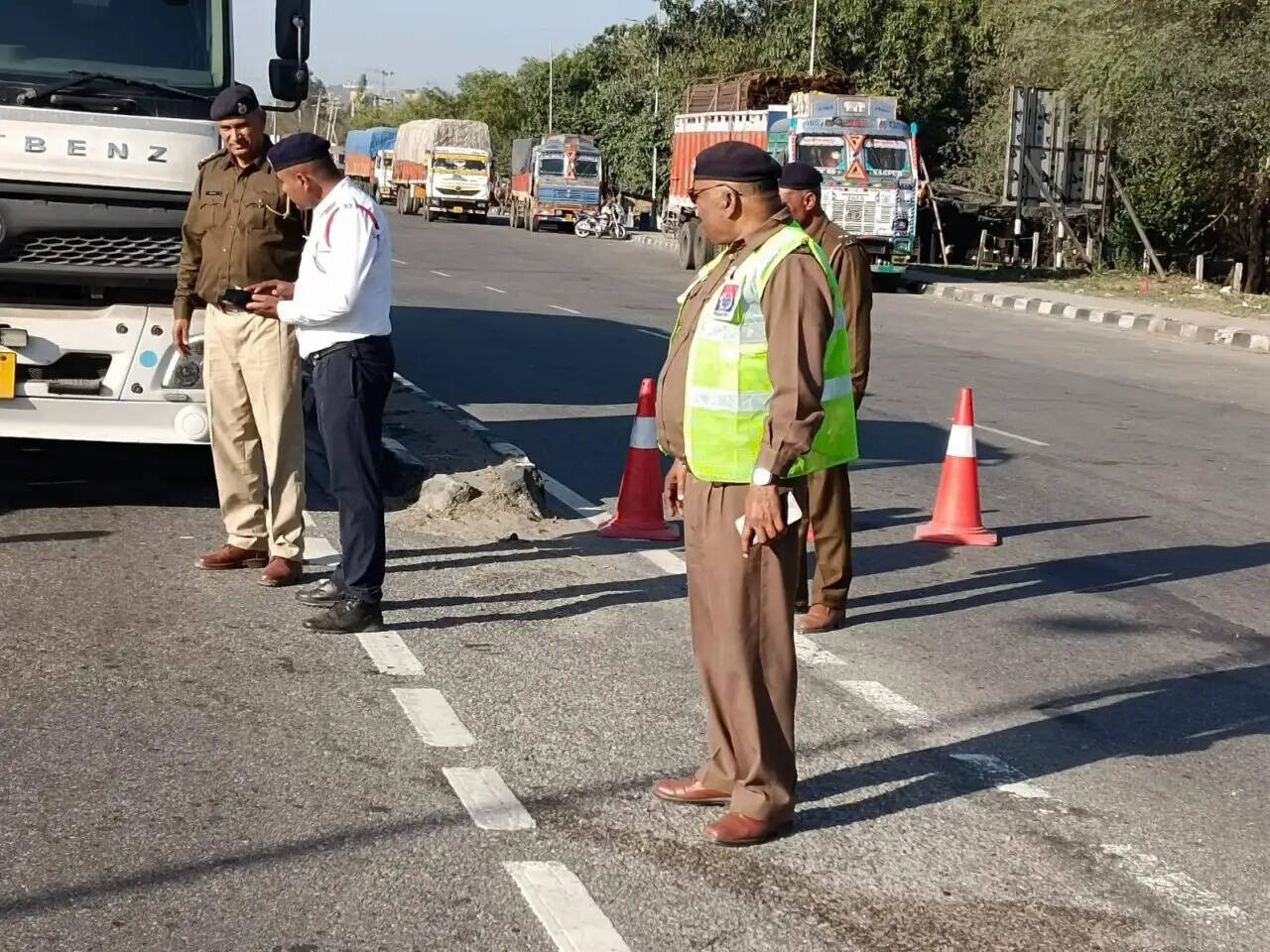 सड़क दुर्घटनाओं को रोकने के लिए पानीपत पुलिस सक्रिय, 189 भारी वाहनों के किए चालान