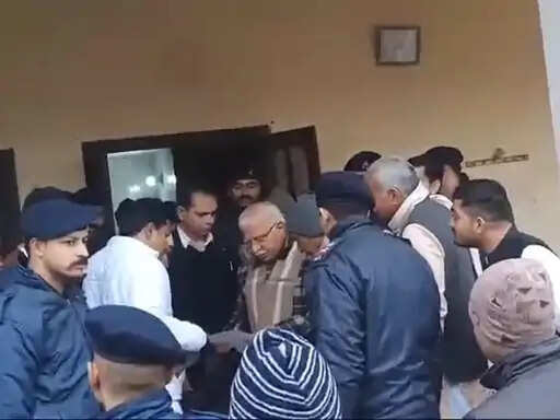 मुख्यमंत्री ने अपना पैतृक घर ई-लाइब्रेरी बनवाने के लिए किया दान